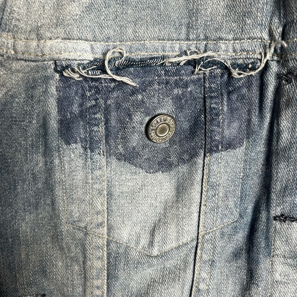 Levi’s Silver Tab Distressed Denim Trucker Jean Jacket - Picture 4 of 5